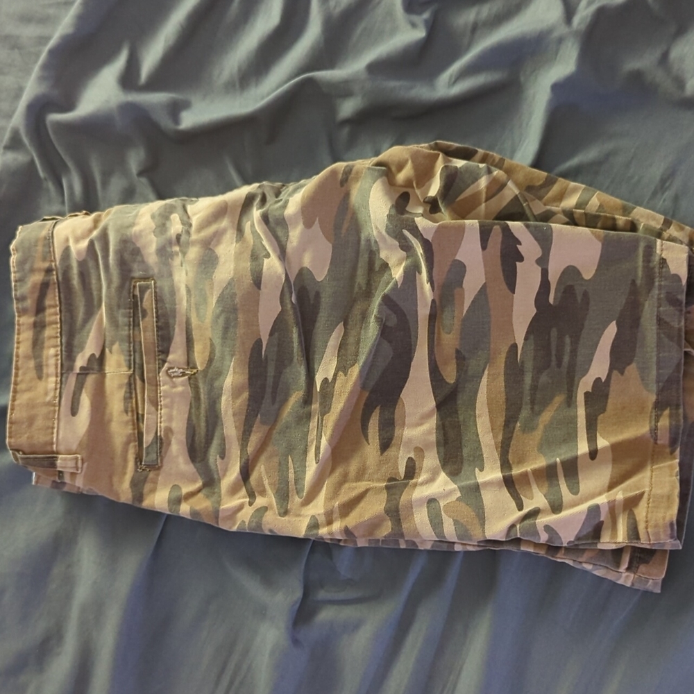 Shorts - Picture 3 of 5